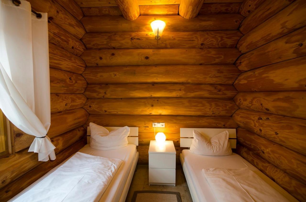 Luxus-Ferienhaus Blockhaus Chalet Nr 2 Toplage Am Feldberg Mit Sauna, Outdoor-Hottub, Kamin Auf 1300M Uem エクステリア 写真